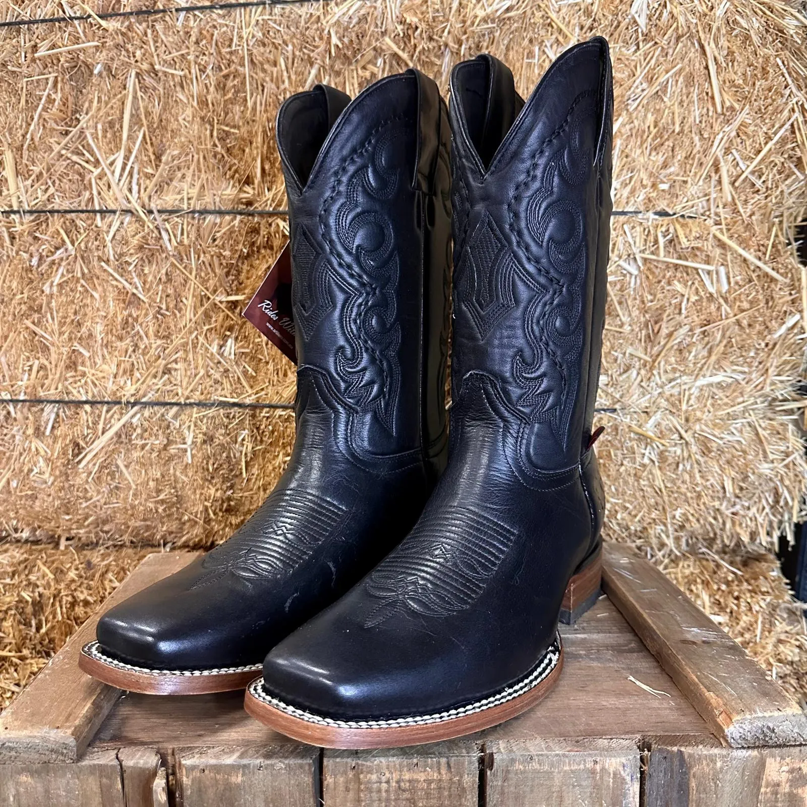 Artillero Traditional Square Toe Cowboy Boot- Black