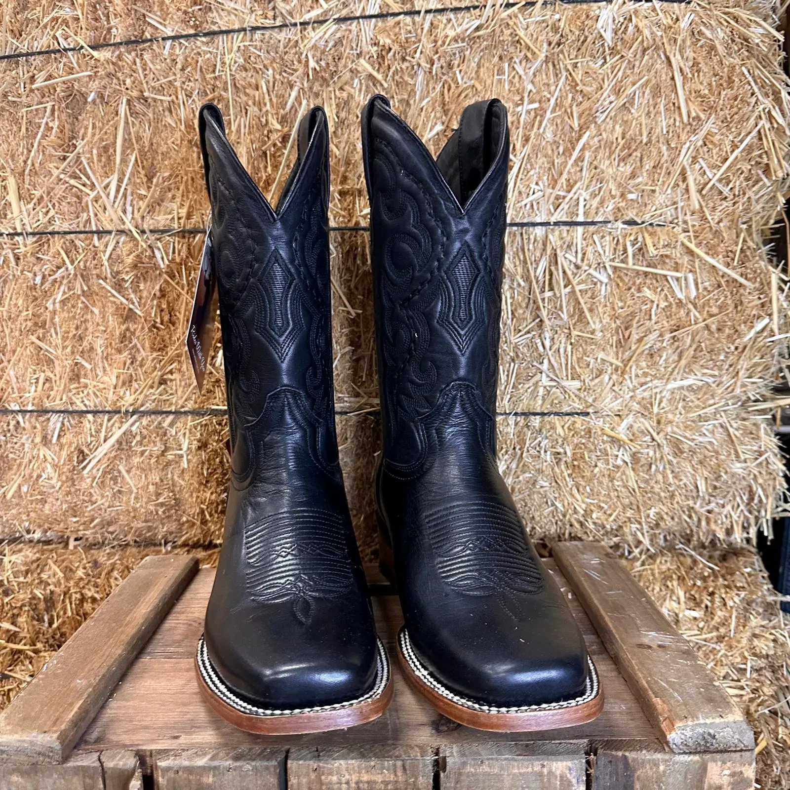 Artillero Traditional Square Toe Cowboy Boot- Black