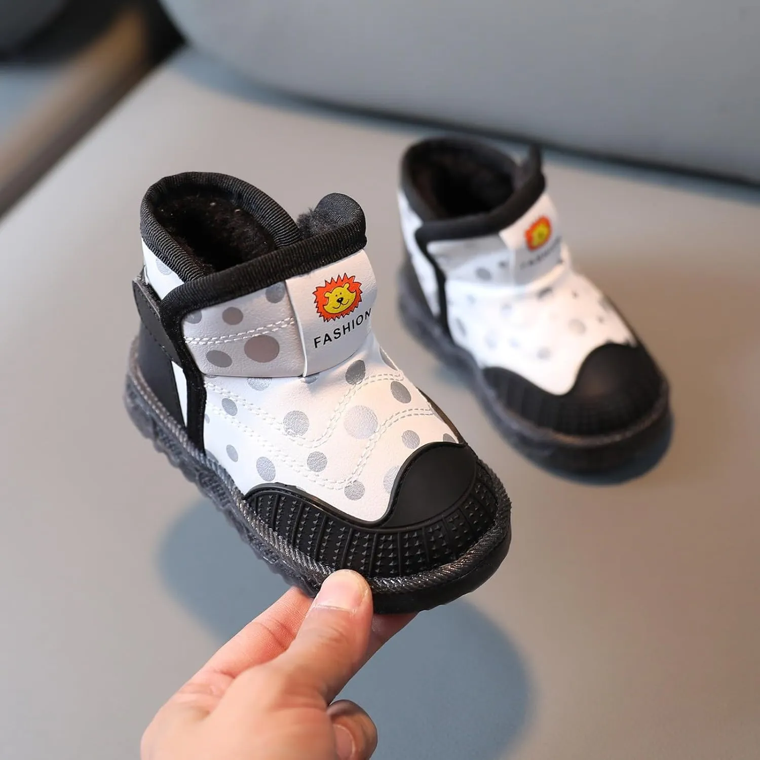 𝙲artoon LED Illuminated Sneakers for Outdoor Sports Running with Breathable Design Toddler First Walking Sneaker