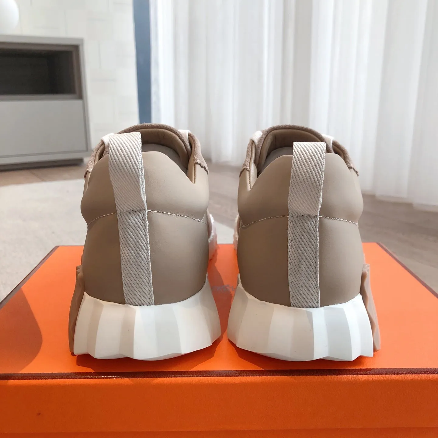 Bouncing sneaker