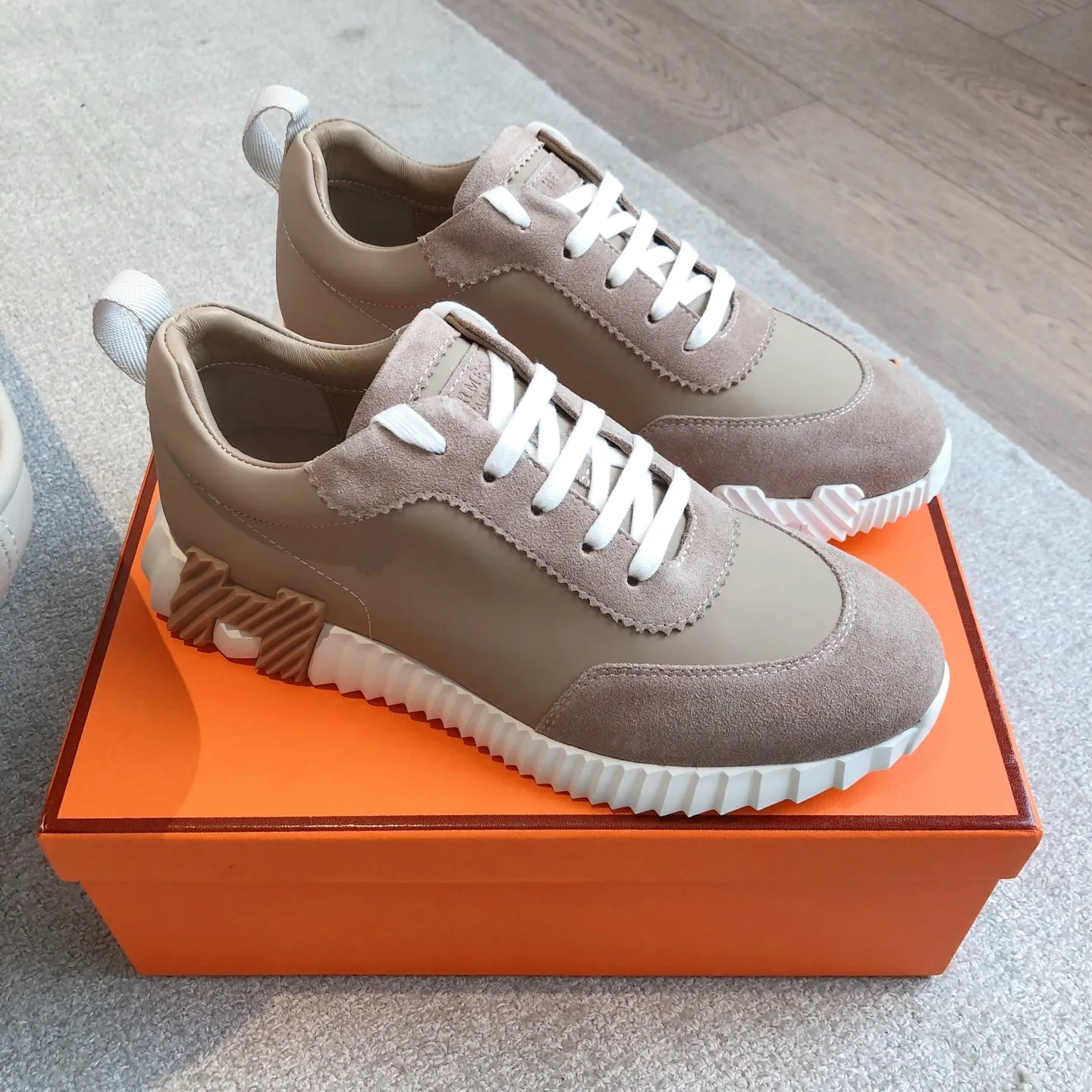 Bouncing sneaker
