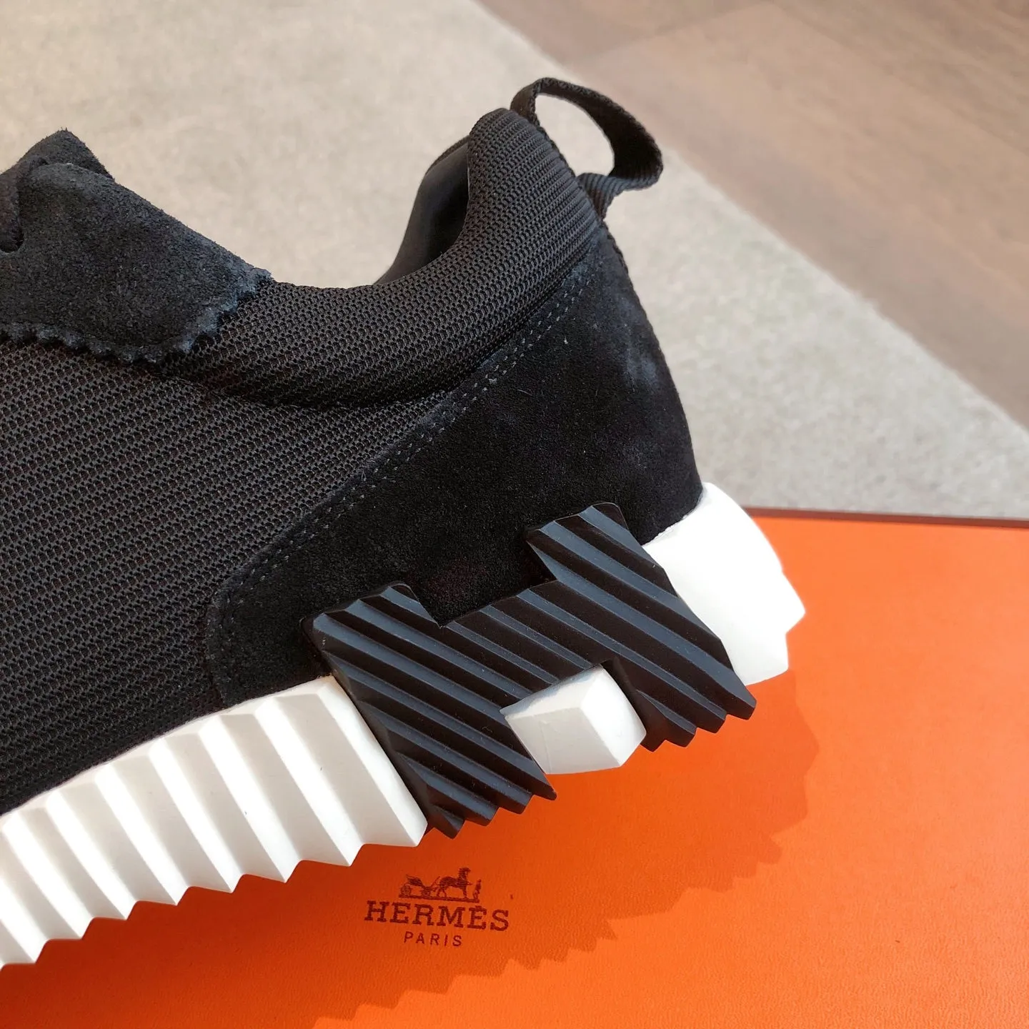 Bouncing sneaker