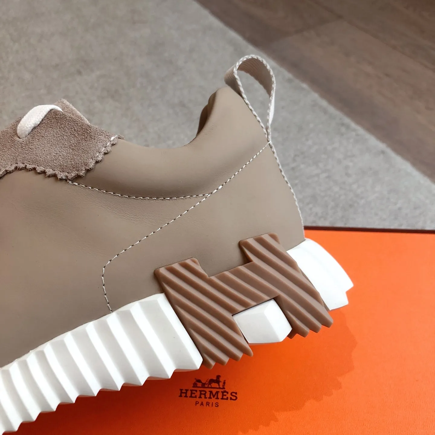 Bouncing sneaker