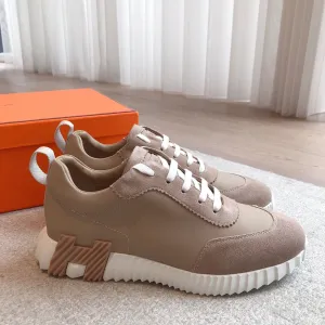 Bouncing sneaker