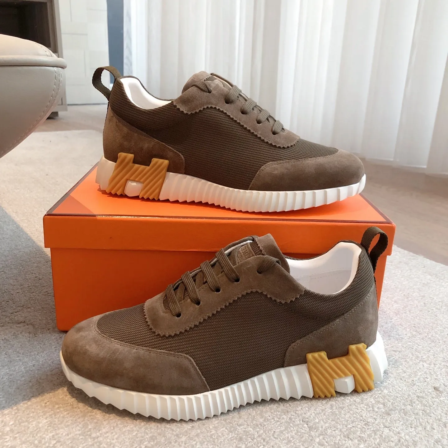 Bouncing sneaker