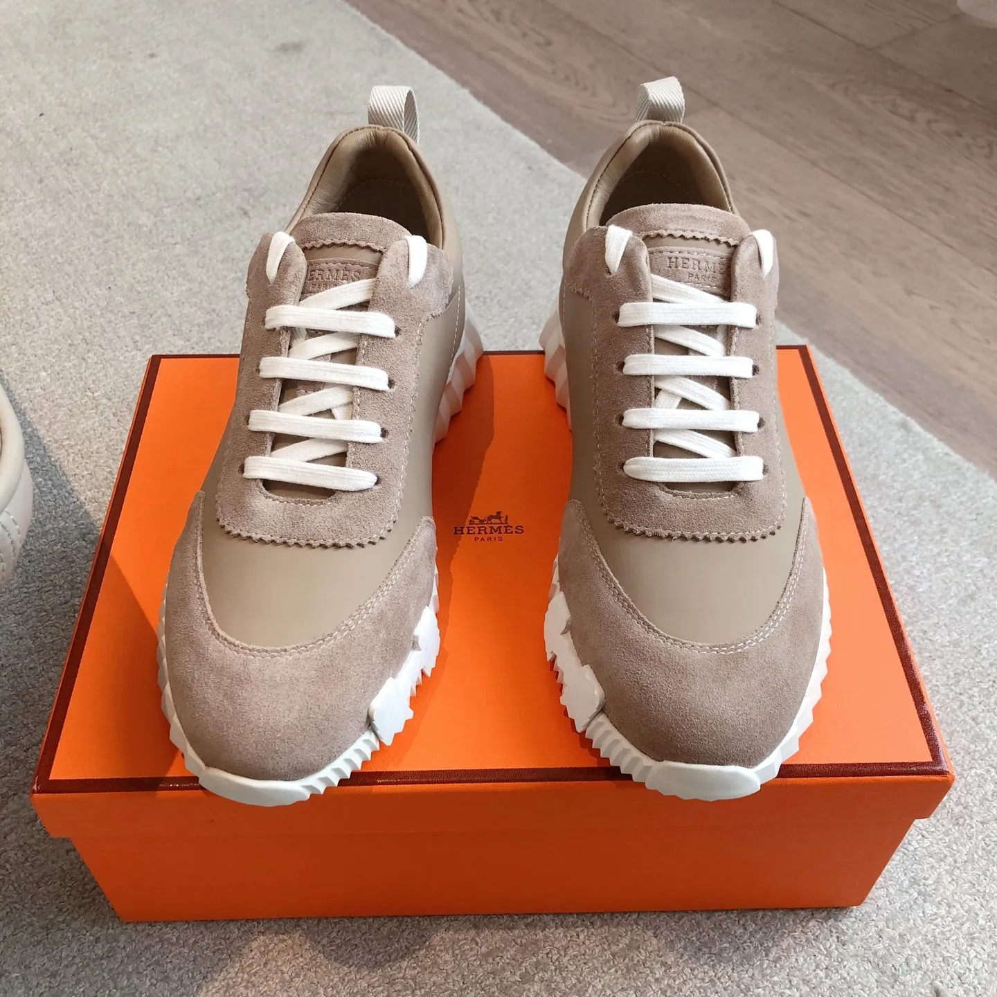 Bouncing sneaker