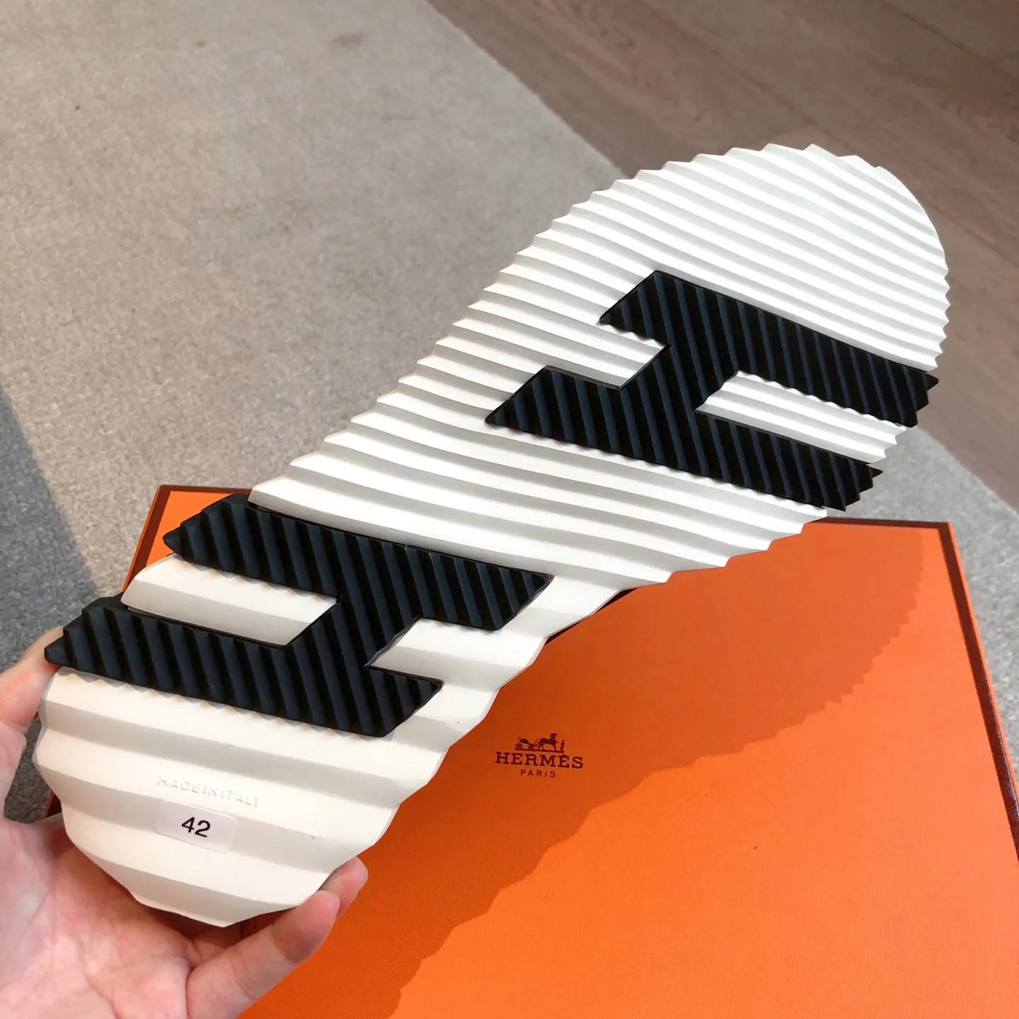 Bouncing sneaker