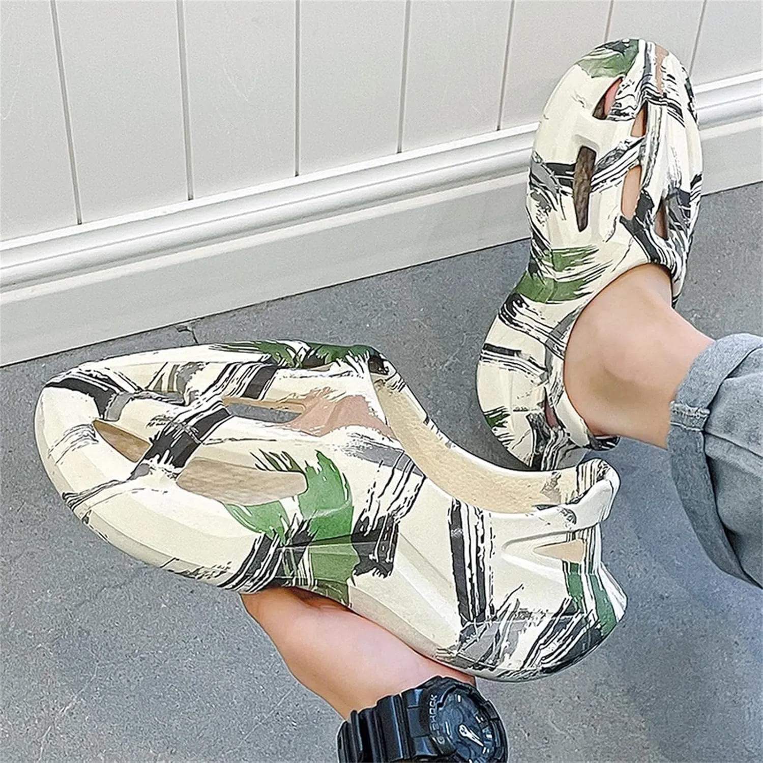 Foam Runners for Men Non-Slip Quick-Drying Outdoor Pillows Shoes Slip-On Soft Beach Sandals Walking Breathable Couple Sneakers Fashion Thick Slippers
