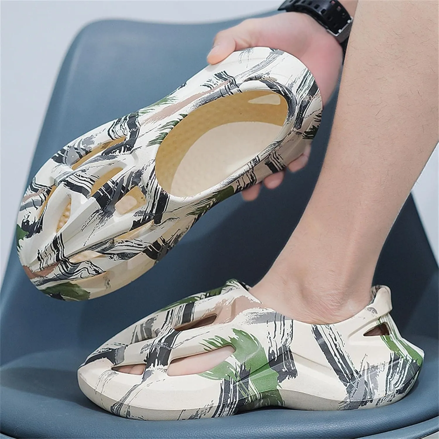 Foam Runners for Men Non-Slip Quick-Drying Outdoor Pillows Shoes Slip-On Soft Beach Sandals Walking Breathable Couple Sneakers Fashion Thick Slippers