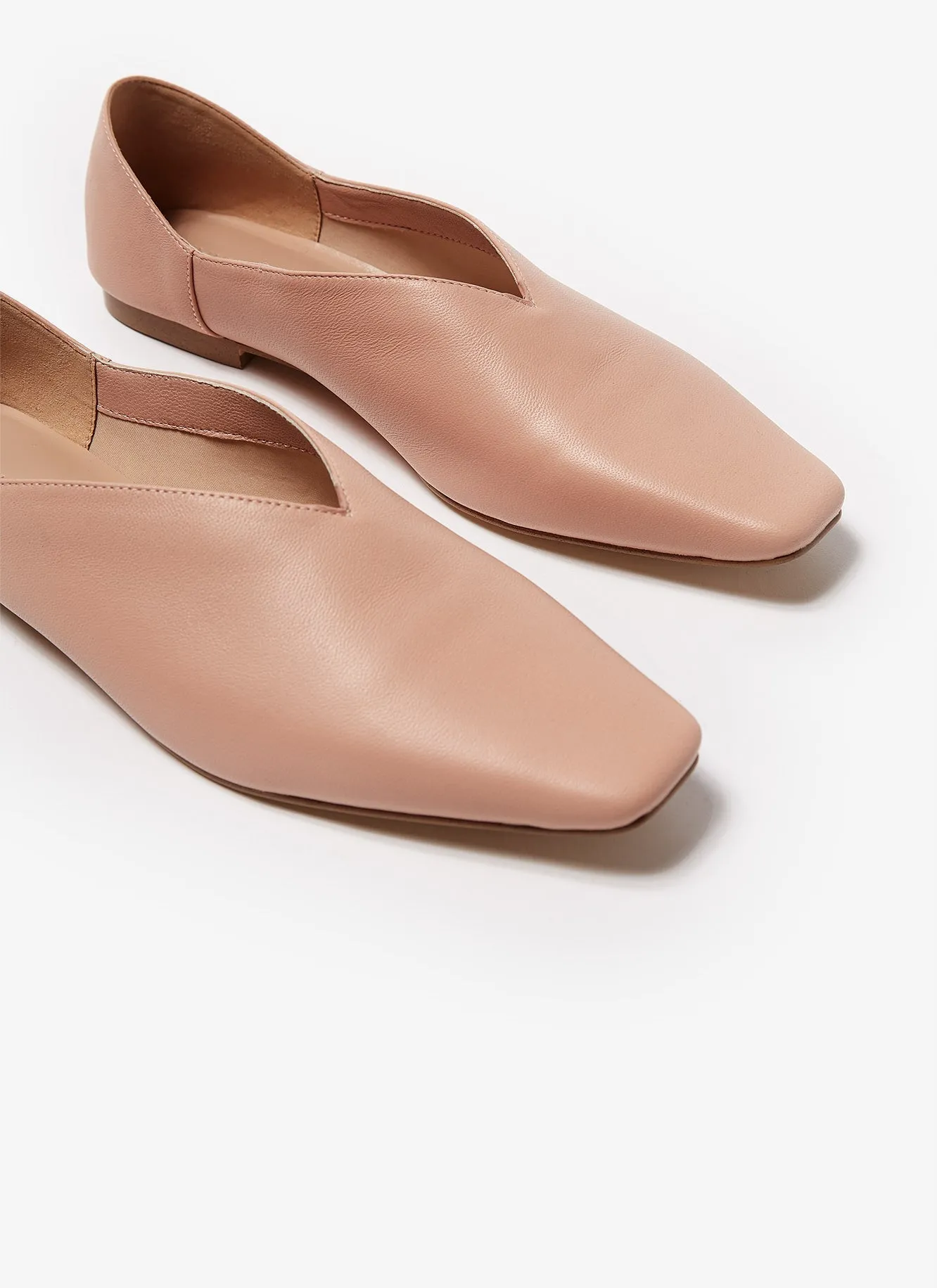 Light Pink V-Vamp Leather Slippers