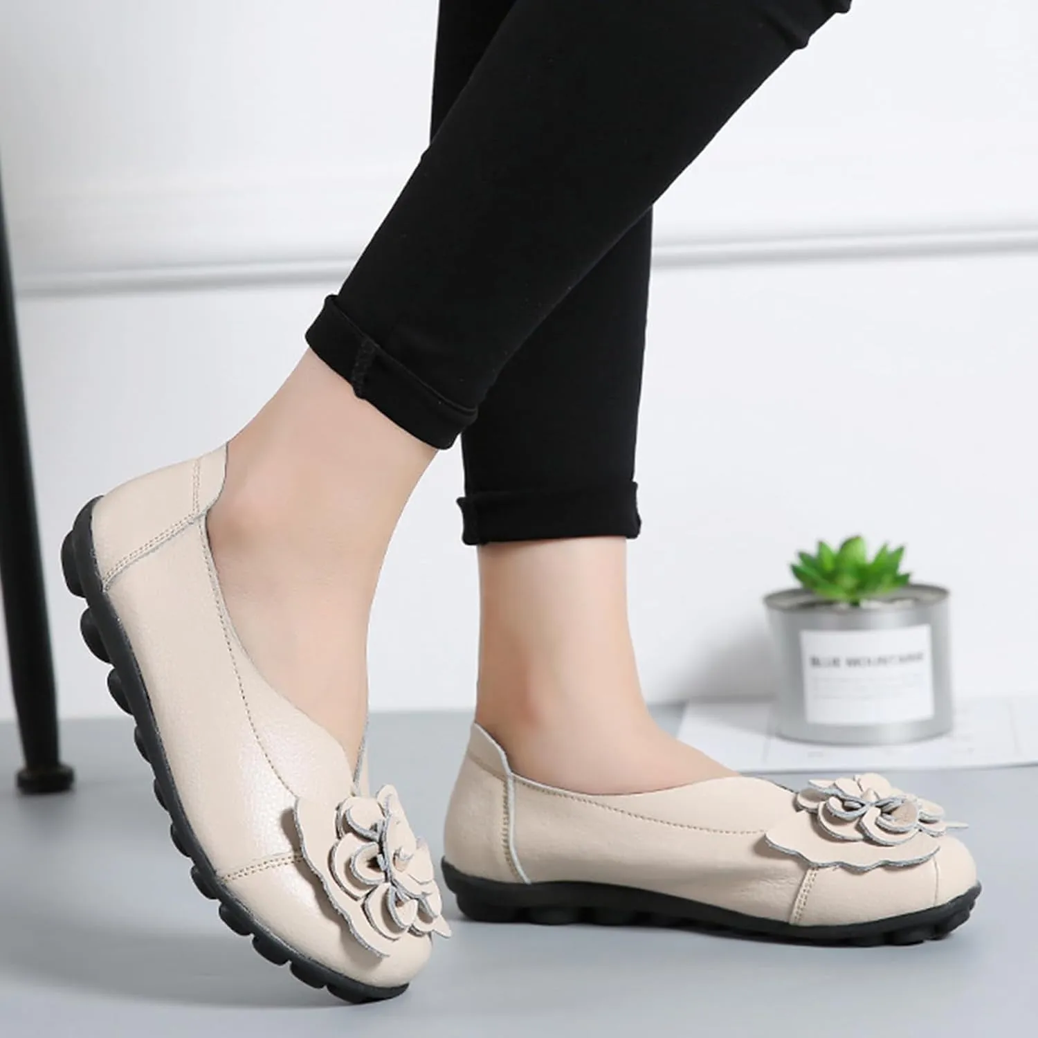 NEKGNL Women's Genuine Leather Flowers Loafers Comfortable Round Toe Soft Bottom Slip On Driving Flats Lightweight Non-Slip Mom Nurse Walking Shoes