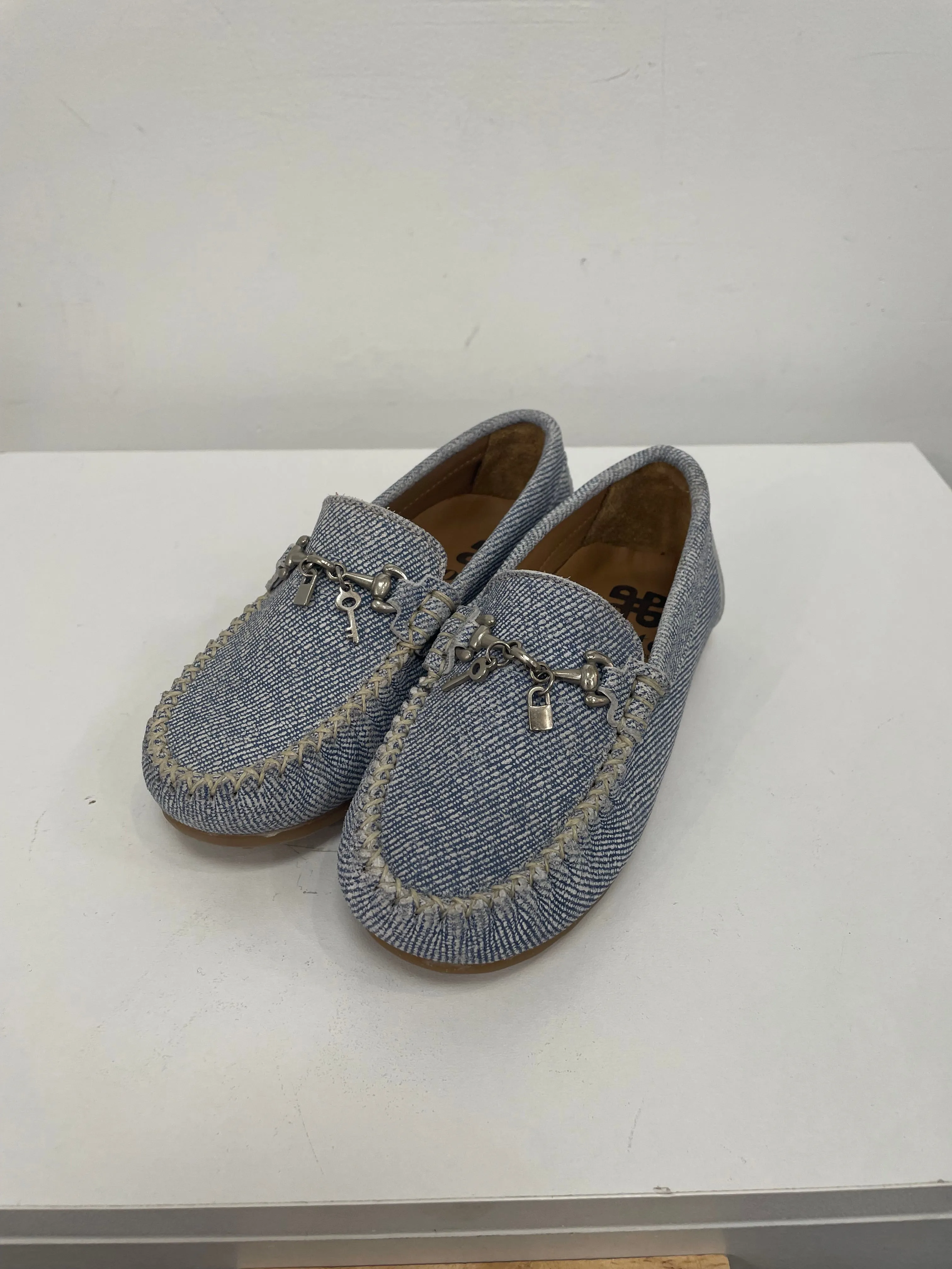 Porte Light Denim Lock & Key Loafer