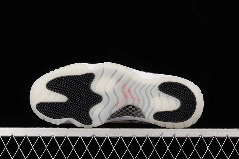 RETRO BONE/UNIVERSITY LIGHT AIR Giant discount Easy to install 11 JORDAN LOW RED-SAIL-BLACK