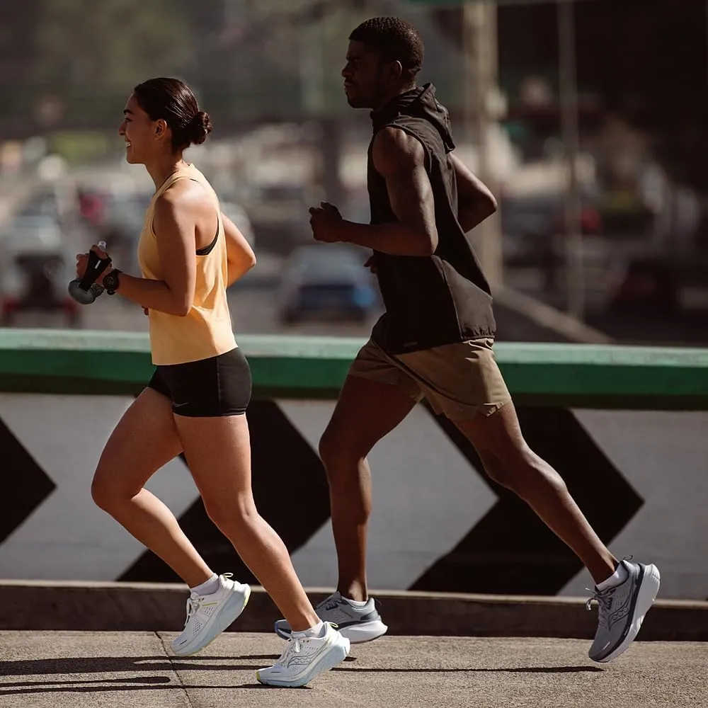 Saucony Women's Guide 18 Sneaker