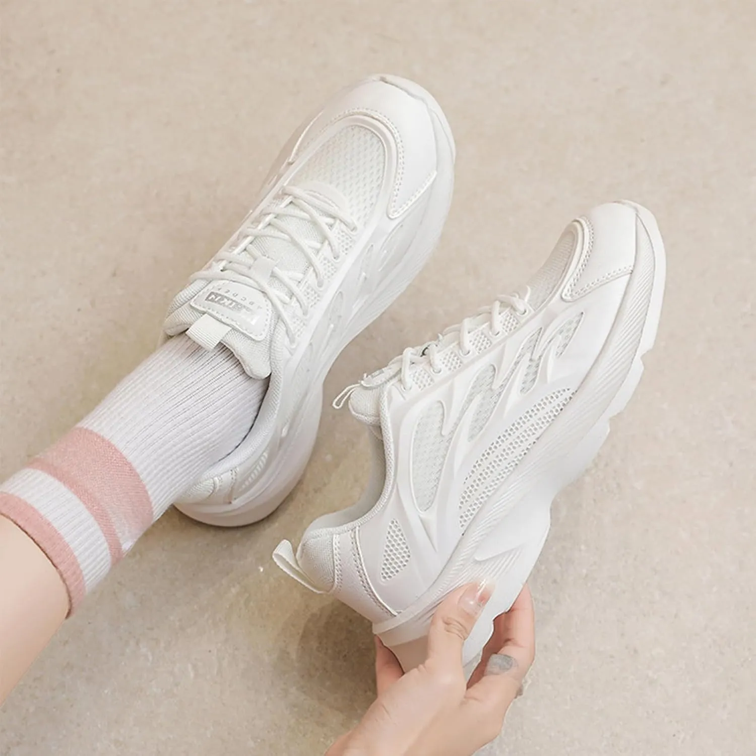 Womens Breathable Mesh Lace Up Walking Shoes Classic Lightweight Soft Athletic Tennis Running Shoes Casual Memory Foam Sneakers