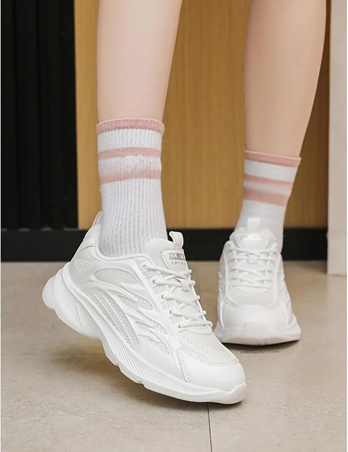 Womens Breathable Mesh Lace Up Walking Shoes Classic Lightweight Soft Athletic Tennis Running Shoes Casual Memory Foam Sneakers